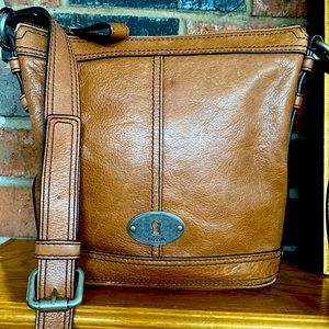 FOSSIL Maddox genuine leather crossbody bag.